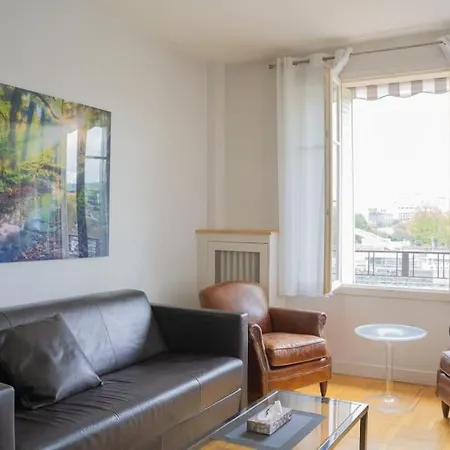 Apartment Moderne 2 Pieces En Plein Au Bord De Seine *